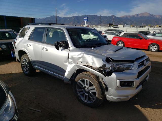 JTESU5JR6P6140659 - 2023 TOYOTA 4RUNNER SE SILVER photo 4