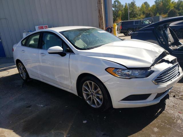 3FA6P0H73HR103065 - 2017 FORD FUSION SE WHITE photo 4