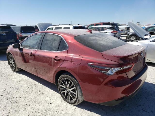 4T1F11AK7NU070507 - 2022 TOYOTA CAMRY XLE RED photo 2