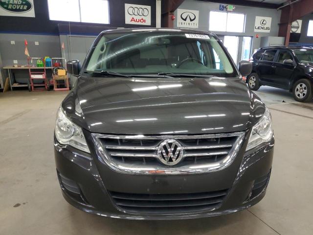 2C4RVABGXCR354031 - 2012 VOLKSWAGEN ROUTAN SE CHARCOAL photo 5