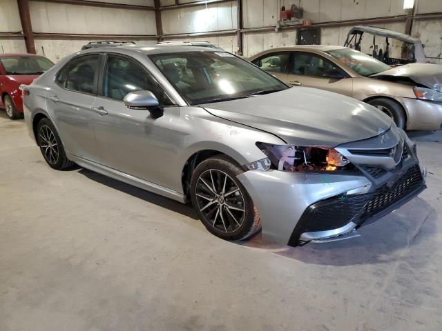 4T1T11AK0RU899671 - 2024 TOYOTA CAMRY SE NIGHT SHADE SILVER photo 4
