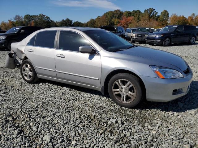 1HGCM56827A112137 - 2007 HONDA ACCORD EX SILVER photo 4