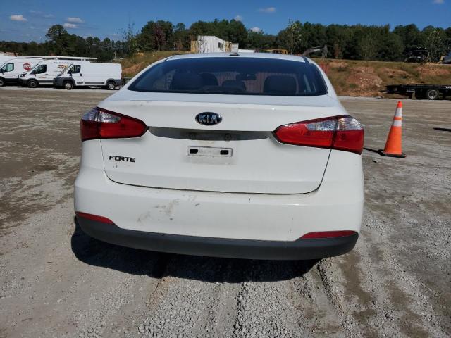 KNAFK4A62G5569974 - 2016 KIA FORTE LX WHITE photo 6