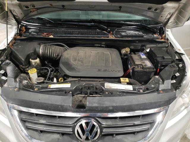 2V4RW4DG0BR621709 - 2011 VOLKSWAGEN ROUTAN S SILVER photo 12