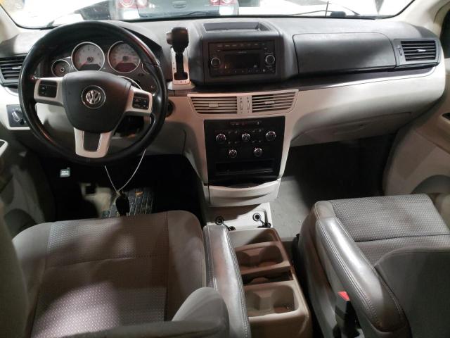 2V4RW4DG0BR621709 - 2011 VOLKSWAGEN ROUTAN S SILVER photo 8