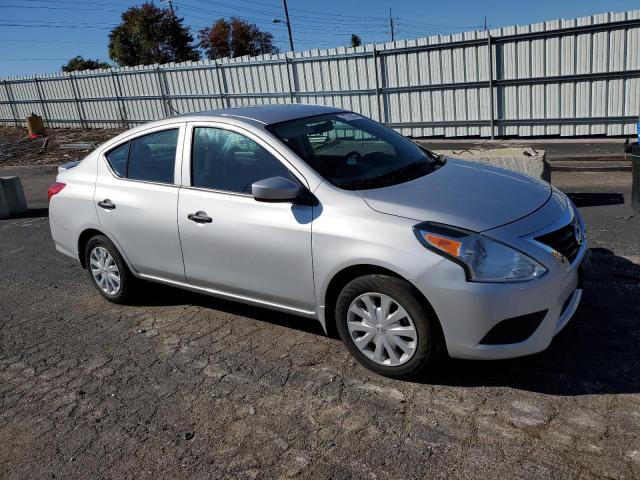 3N1CN7AP2JL802608 - 2018 NISSAN VERSA S SILVER photo 4