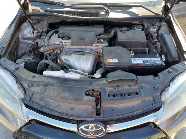 4T1BF1FK9HU321752 - 2017 TOYOTA CAMRY LE GRAY photo 11