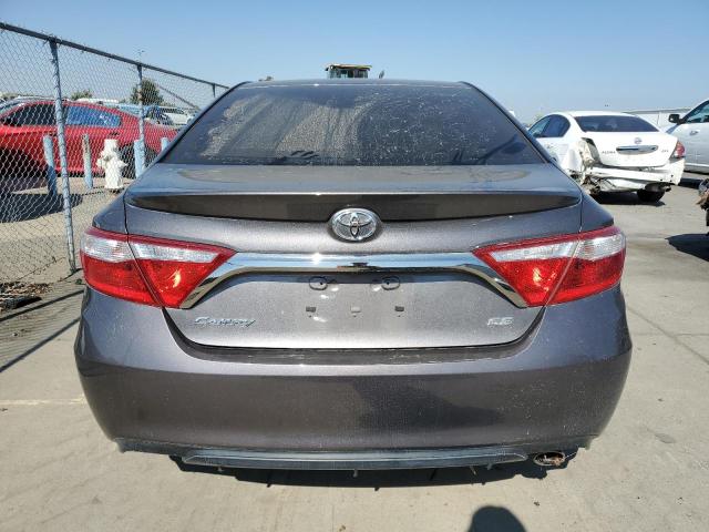 4T1BF1FK9HU321752 - 2017 TOYOTA CAMRY LE GRAY photo 6