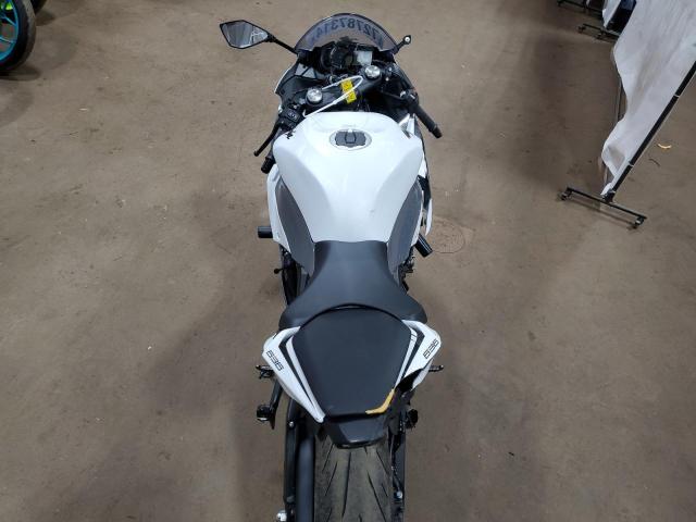 JKBZXJH15MA009806 - 2021 KAWASAKI ZX636 K WHITE photo 6