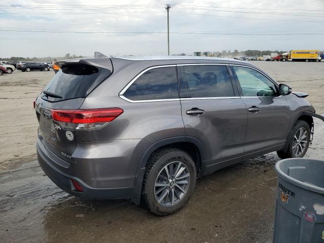 5TDJZRFH0JS547294 - 2018 TOYOTA HIGHLANDER SE GRAY photo 3