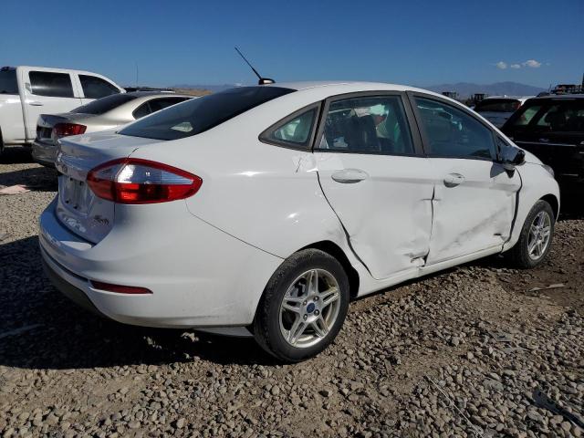 3FADP4BJ4HM168524 - 2017 FORD FIESTA SE WHITE photo 3