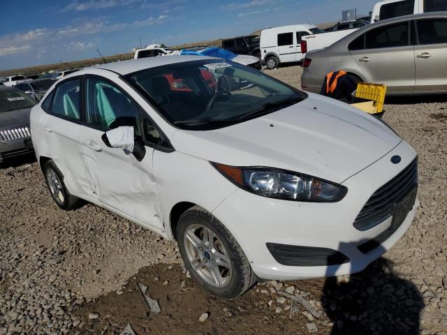 3FADP4BJ4HM168524 - 2017 FORD FIESTA SE WHITE photo 4