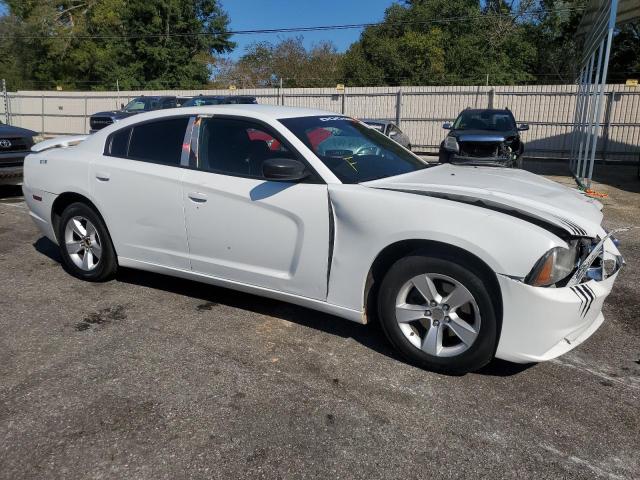 2B3CL3CG5BH576651 - 2011 DODGE CHARGER WHITE photo 4