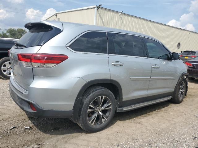 5TDZZRFH0KS299696 - 2019 TOYOTA HIGHLANDER LE SILVER photo 3