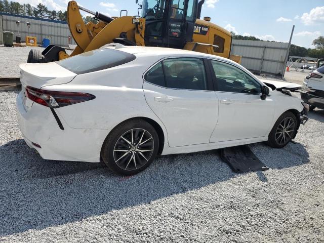 4T1G11AK4RU858588 - 2024 TOYOTA CAMRY SE NIGHT SHADE WHITE photo 3