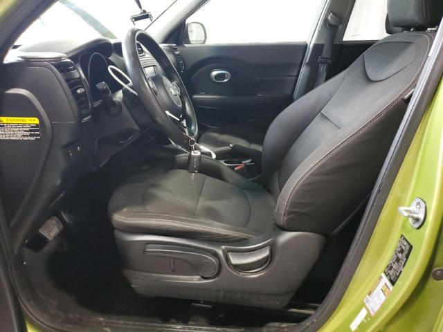 KNDJN2A28G7844791 - 2016 KIA SOUL GREEN photo 7