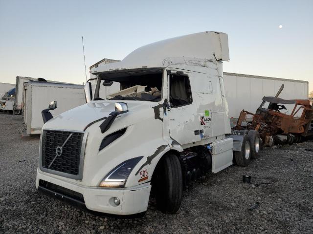 4V4WC9EH0PN308940 - 2023 VOLVO VNR WHITE photo 9