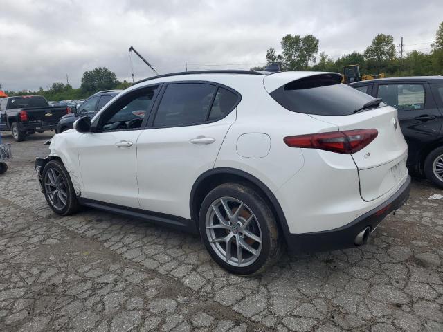 ZASFAKNN6J7B64585 - 2018 ALFA ROMEO STELVIO TI SPORT WHITE photo 2