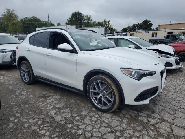 ZASFAKNN6J7B64585 - 2018 ALFA ROMEO STELVIO TI SPORT WHITE photo 4