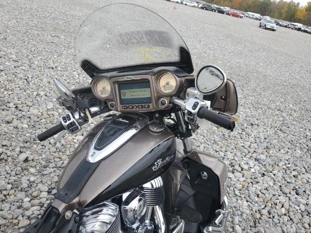 56KTRAAA7J3369092 - 2018 INDIAN MOTORCYCLE CO. ROADMASTER TAN photo 5
