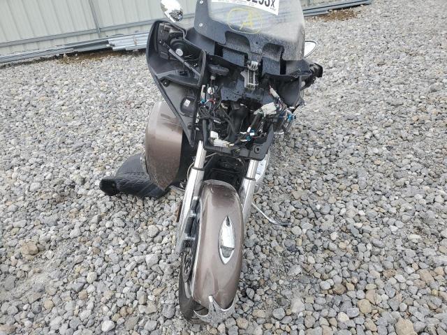 56KTRAAA7J3369092 - 2018 INDIAN MOTORCYCLE CO. ROADMASTER TAN photo 7