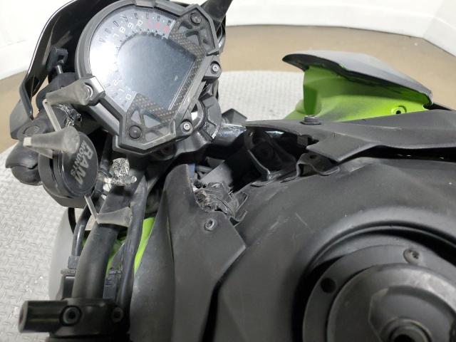 JKAZR2B19JA007694 - 2018 KAWASAKI ZR900 TWO TONE photo 9