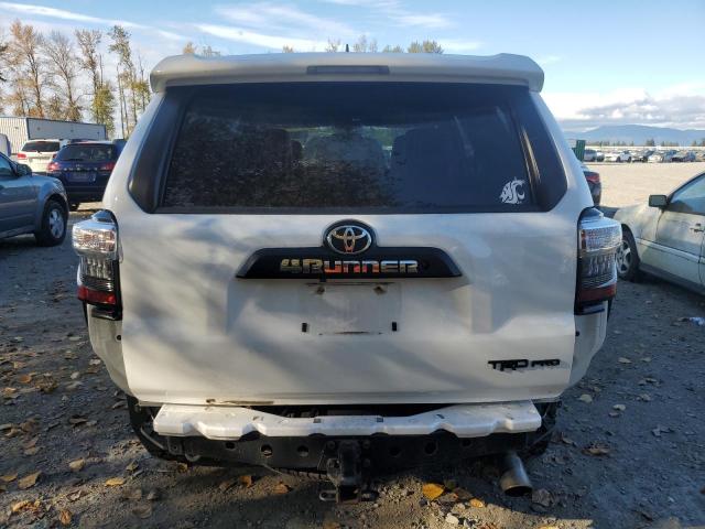 JTEBU5JR2J5600087 - 2018 TOYOTA 4RUNNER SR5/SR5 PREMIUM WHITE photo 6