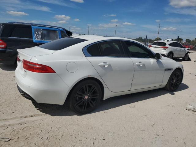 SAJAE4FX3KCP45426 - 2019 JAGUAR XE PRESTIGE WHITE photo 3