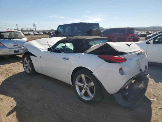 1G2MC35B88Y115175 - 2008 PONTIAC SOLSTICE WHITE photo 2