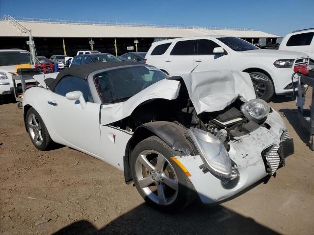 1G2MC35B88Y115175 - 2008 PONTIAC SOLSTICE WHITE photo 4