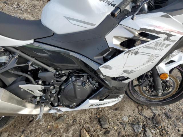 JKAEXKG13PDAL8818 - 2023 KAWASAKI EX400 WHITE photo 7