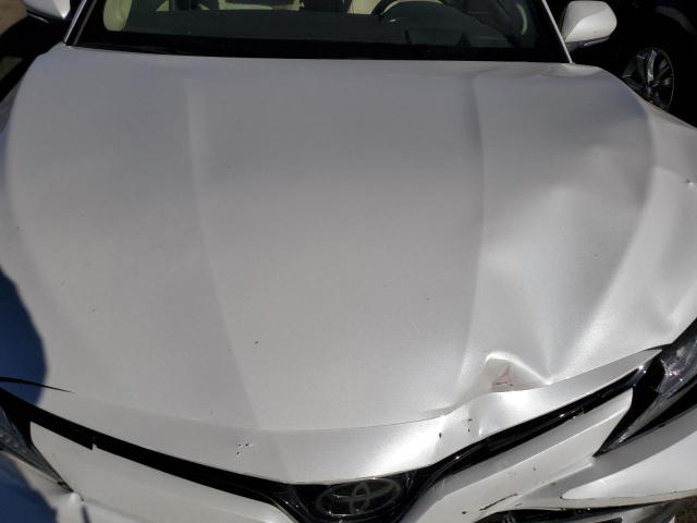 4T1F11AKXLU340147 - 2020 TOYOTA CAMRY XLE WHITE photo 11