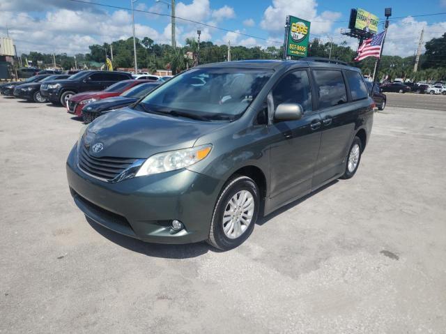 5TDYK3DC4BS132889 - 2011 TOYOTA SIENNA XLE GRAY photo 2