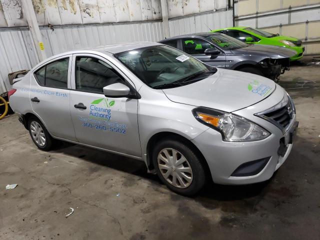 3N1CN7AP0JL804132 - 2018 NISSAN VERSA S SILVER photo 4