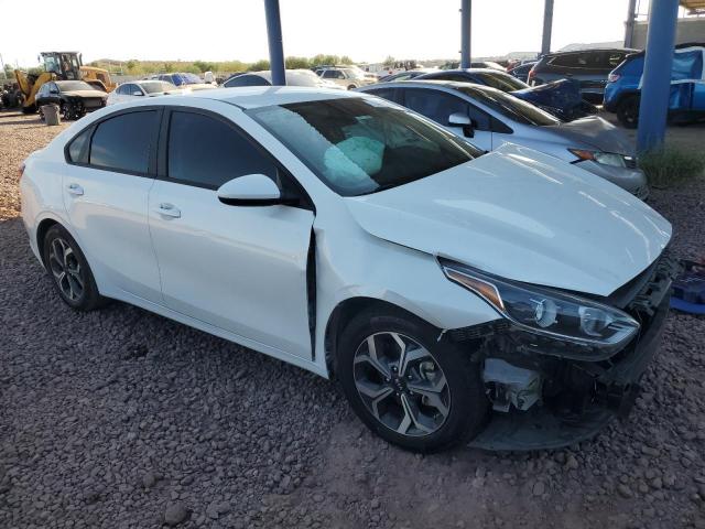 3KPF24AD7ME334438 - 2021 KIA FORTE FE WHITE photo 4