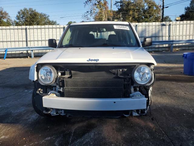 1C4NJRFB8GD664209 - 2016 JEEP PATRIOT LATITUDE WHITE photo 5