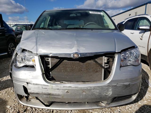 2A8HR44H38R650774 - 2008 CHRYSLER TOWN & COU LX SILVER photo 5