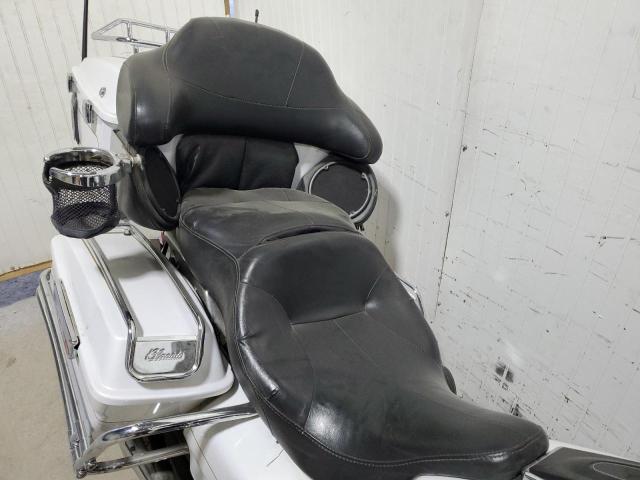 1HD1FC4107Y618081 - 2007 HARLEY-DAVIDSON FLHTCUI 白色 照片 6