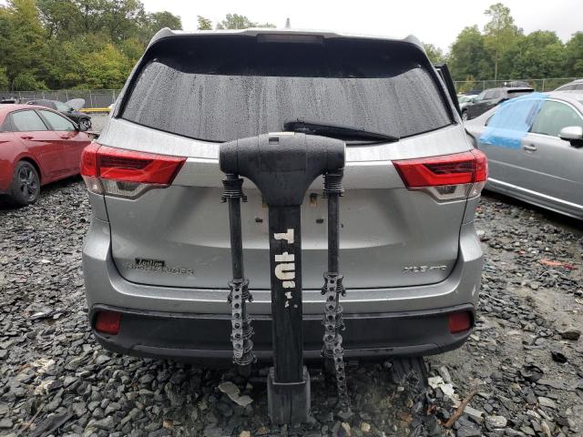 5TDJZRFHXHS522221 - 2017 TOYOTA HIGHLANDER SE SILVER photo 6