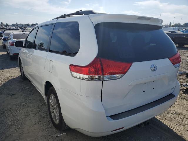 5TDYK3DC9DS384821 - 2013 TOYOTA SIENNA XLE WHITE photo 2