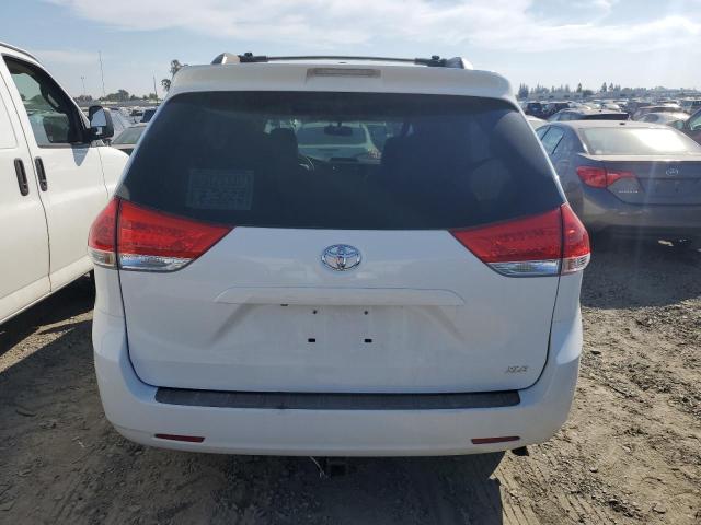 5TDYK3DC9DS384821 - 2013 TOYOTA SIENNA XLE WHITE photo 6