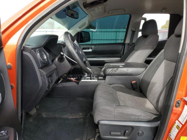 5TFUW5F17HX617671 - 2017 TOYOTA TUNDRA DOUBLE CAB SR/SR5 ORANGE photo 7