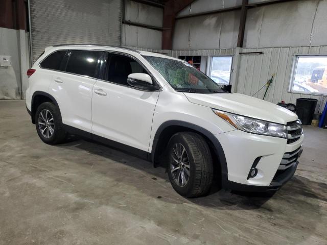 5TDJZRFH7KS626513 - 2019 TOYOTA HIGHLANDER SE WHITE photo 4