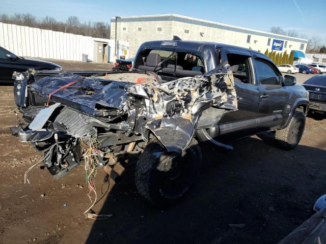 3TMCZ5ANXJM155762 - 2018 TOYOTA TACOMA DOUBLE CAB 灰色 照片 3