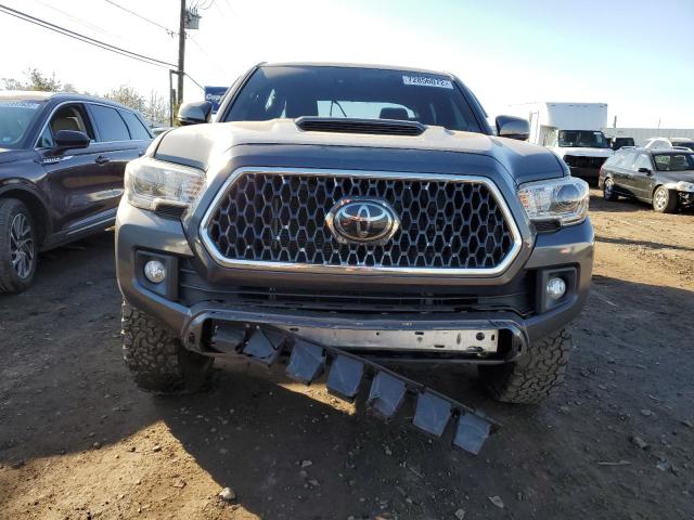 3TMCZ5ANXJM155762 - 2018 TOYOTA TACOMA DOUBLE CAB 灰色 照片 5