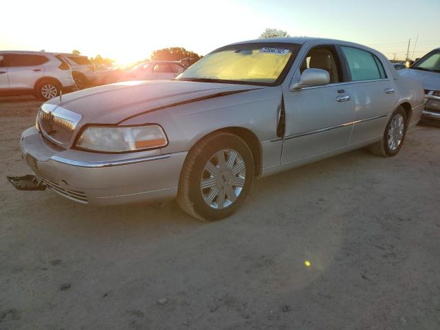 1LNHM81W84Y680323 - 2004 LINCOLN TOWN CAR E SILVER photo 1