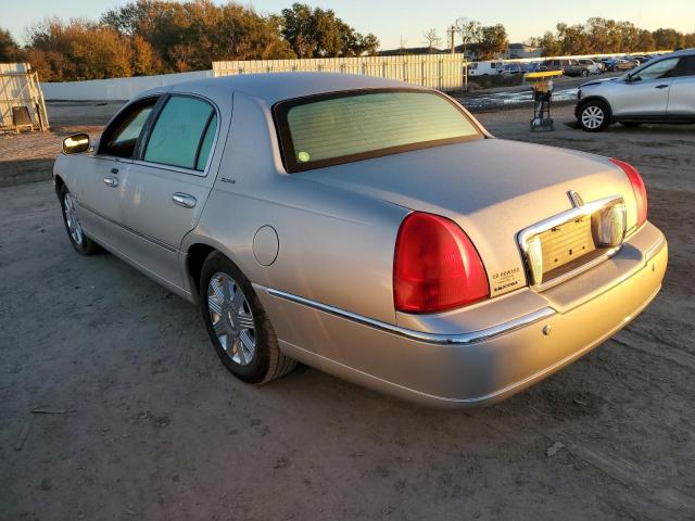 1LNHM81W84Y680323 - 2004 LINCOLN TOWN CAR E SILVER photo 2