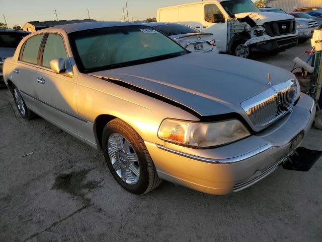 1LNHM81W84Y680323 - 2004 LINCOLN TOWN CAR E SILVER photo 4