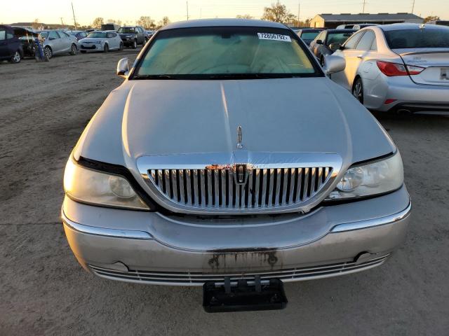 1LNHM81W84Y680323 - 2004 LINCOLN TOWN CAR E SILVER photo 5