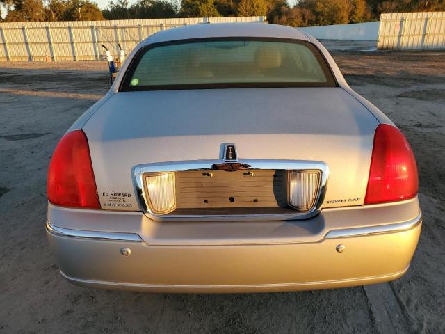 1LNHM81W84Y680323 - 2004 LINCOLN TOWN CAR E SILVER photo 6